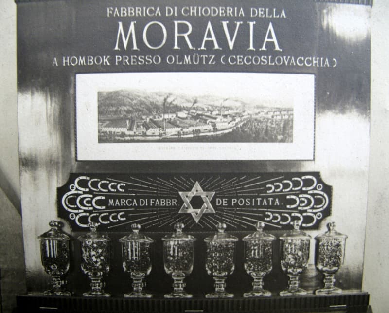 Vitrína hřebíkárny Moravia na veletrhu