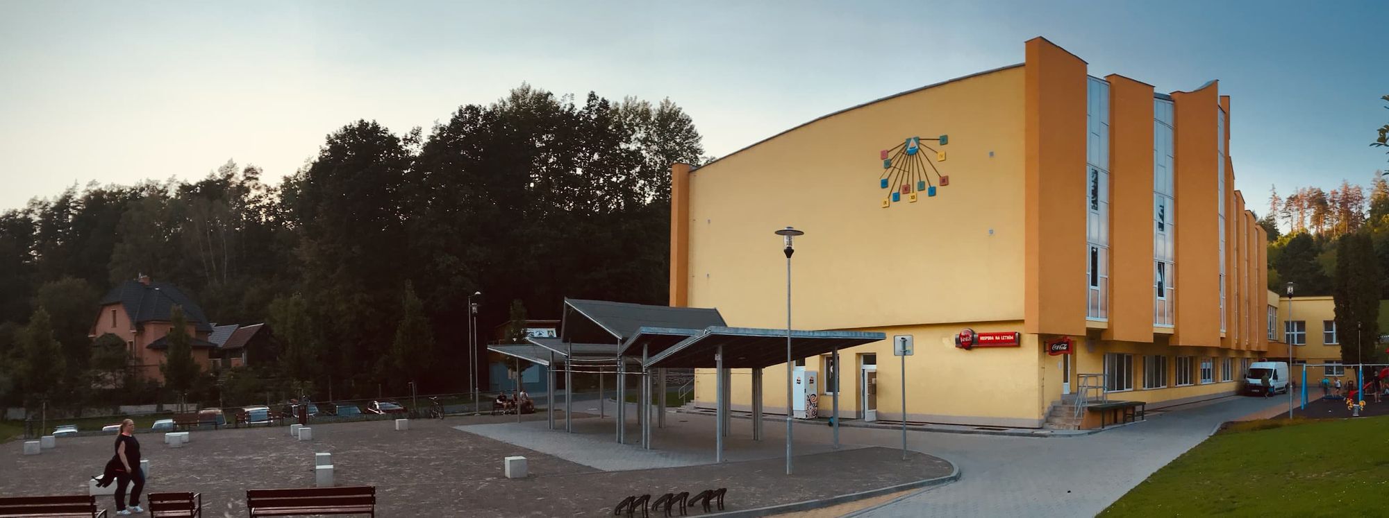 Kulturní dům Na Letním v Hlubočkách se slunečními hodinami